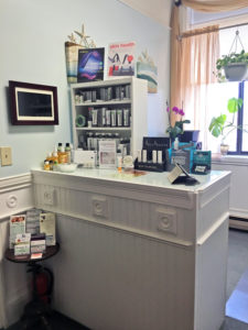 Skin 2 Envy reception check in desk